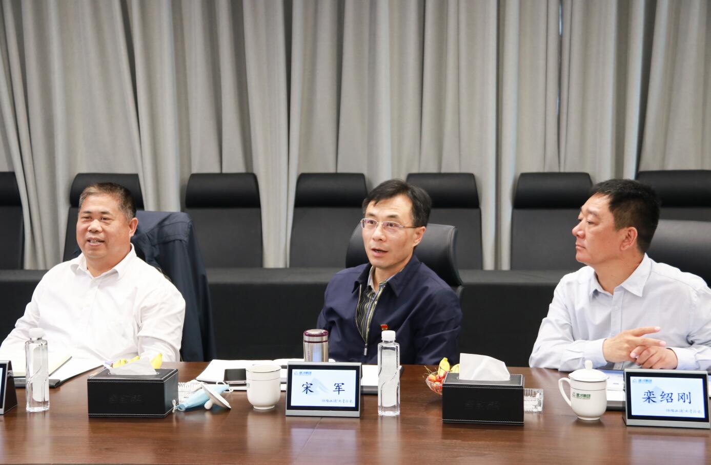中建聯(lián)合|嶗山區(qū)人大副主任、區(qū)總工會主席宋軍一行蒞臨中建聯(lián)合調(diào)研考察(圖2)