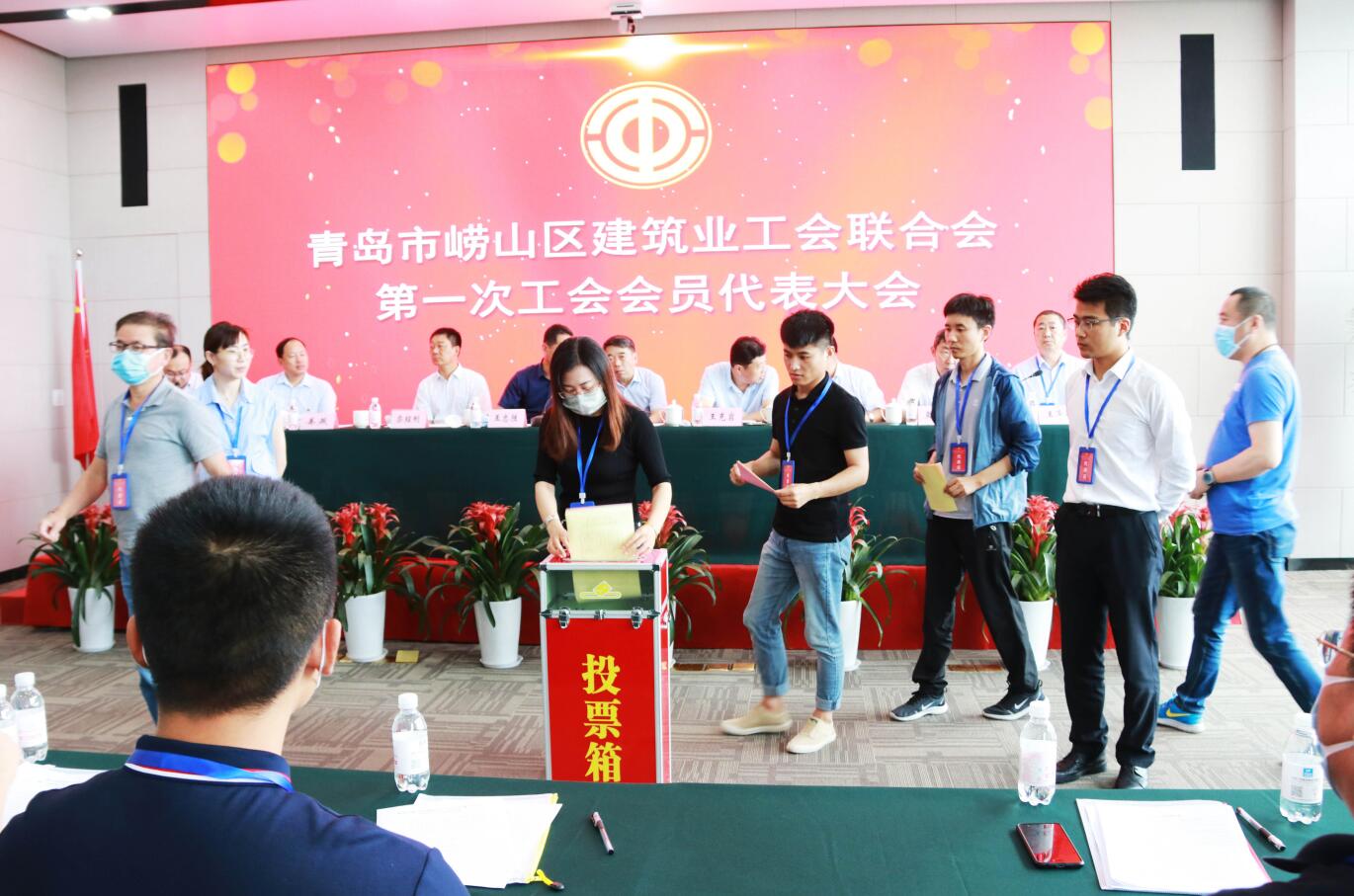 嶗山區(qū)建筑業(yè)工會(huì)聯(lián)合會(huì)第一次工會(huì)會(huì)員代表大會(huì)順利舉行(圖2)