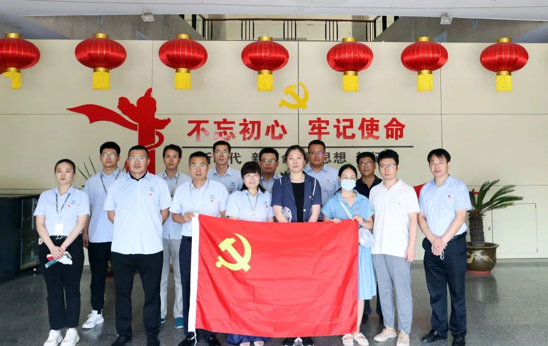 銘記黨史，砥礪前行|支部共建走進(jìn)青島市博物館(圖1)