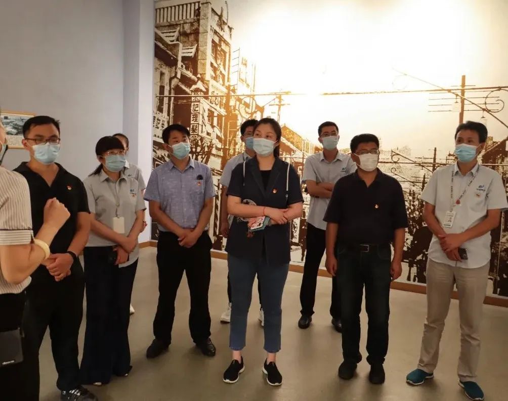 銘記黨史，砥礪前行|支部共建走進(jìn)青島市博物館(圖2)
