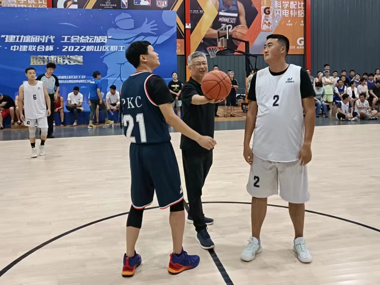 德才·中建聯(lián)合杯2022嶗山區(qū)職工籃球聯(lián)賽鳴鑼開戰(zhàn)(圖1) 德才·中建聯(lián)合杯2022嶗山區(qū)職工籃球聯(lián)賽鳴鑼開戰(zhàn)(圖1)